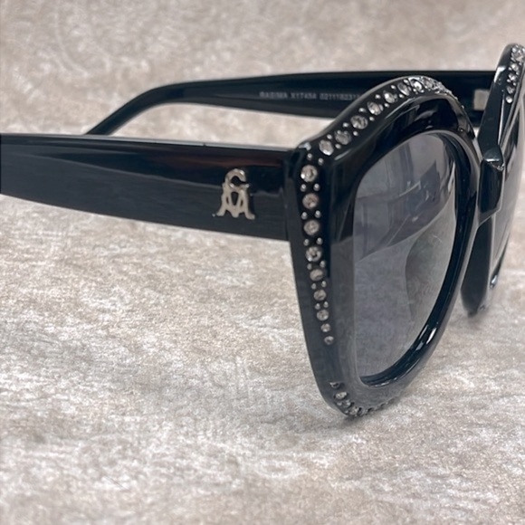 Brand New Steve Madden Oversized Cat Eye Black Sunglasses w/ Rhinestone Accents